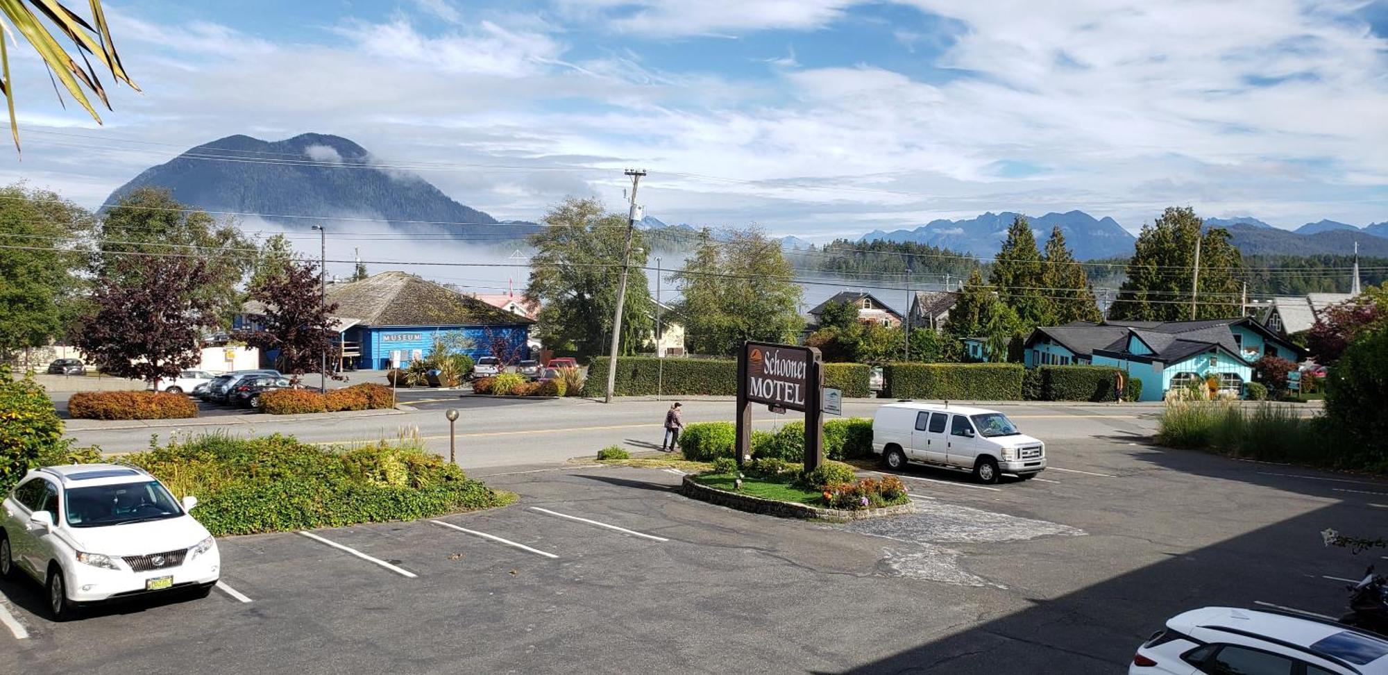 Schooner Motel Tofino Exterior photo