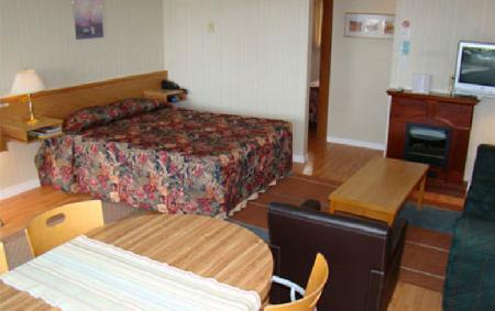 Schooner Motel Tofino Exterior photo