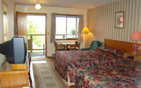 Schooner Motel Tofino Exterior photo