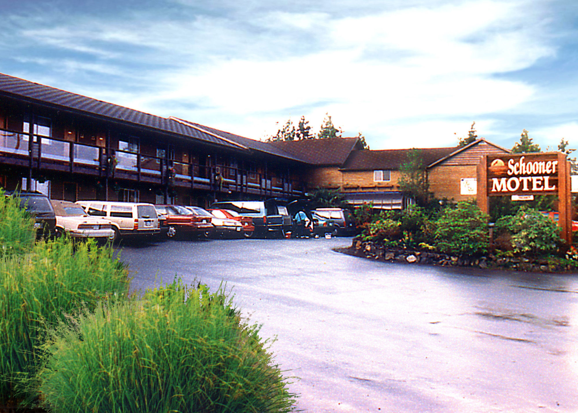 Schooner Motel Tofino Exterior photo