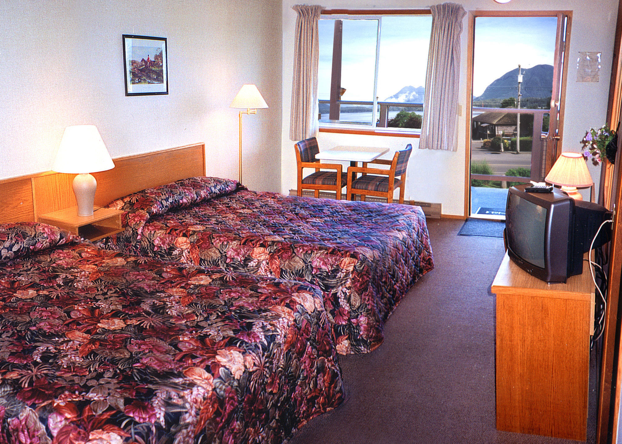 Schooner Motel Tofino Exterior photo